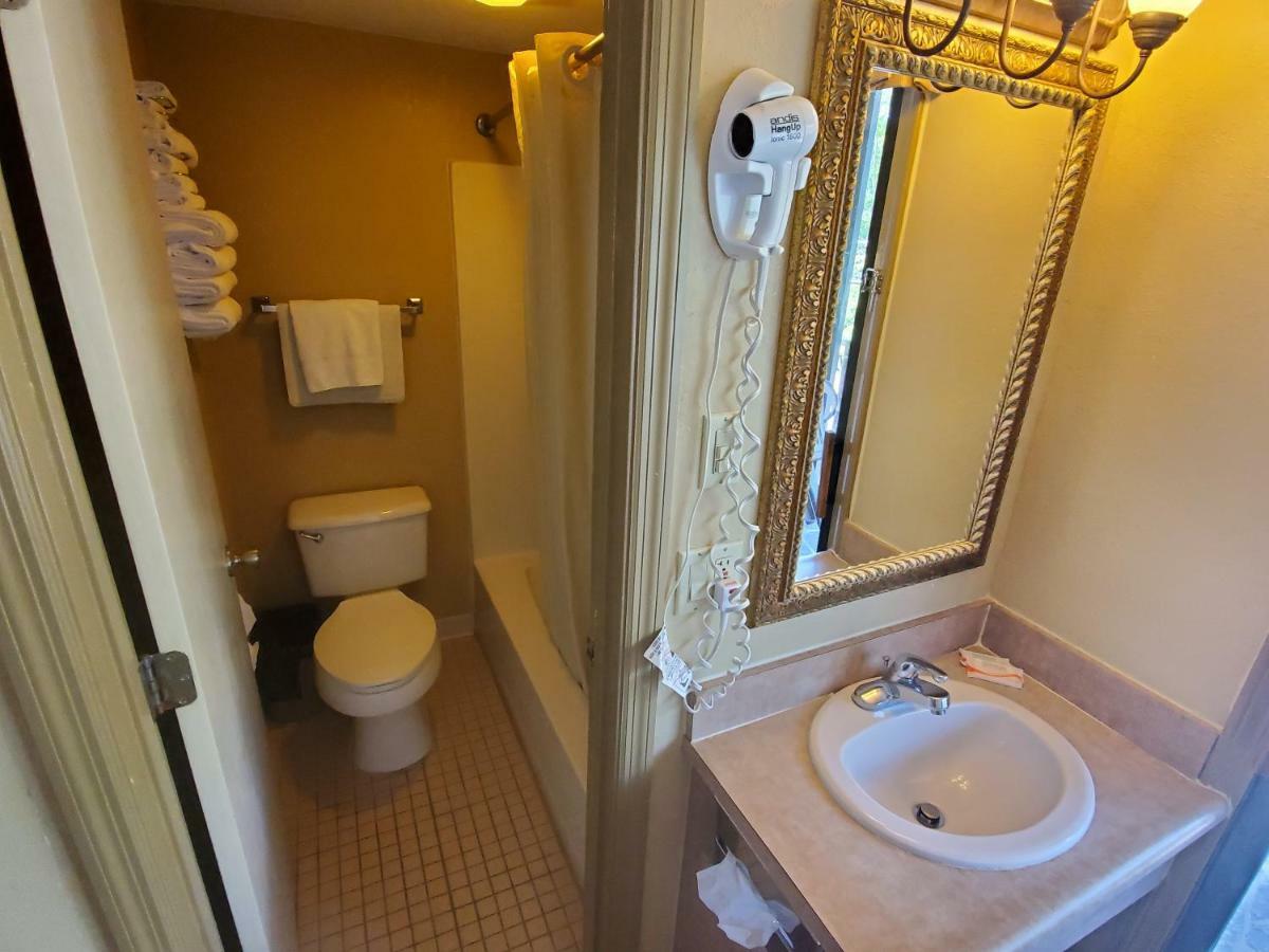 Colonial House Motel Pigeon Forge Ngoại thất bức ảnh