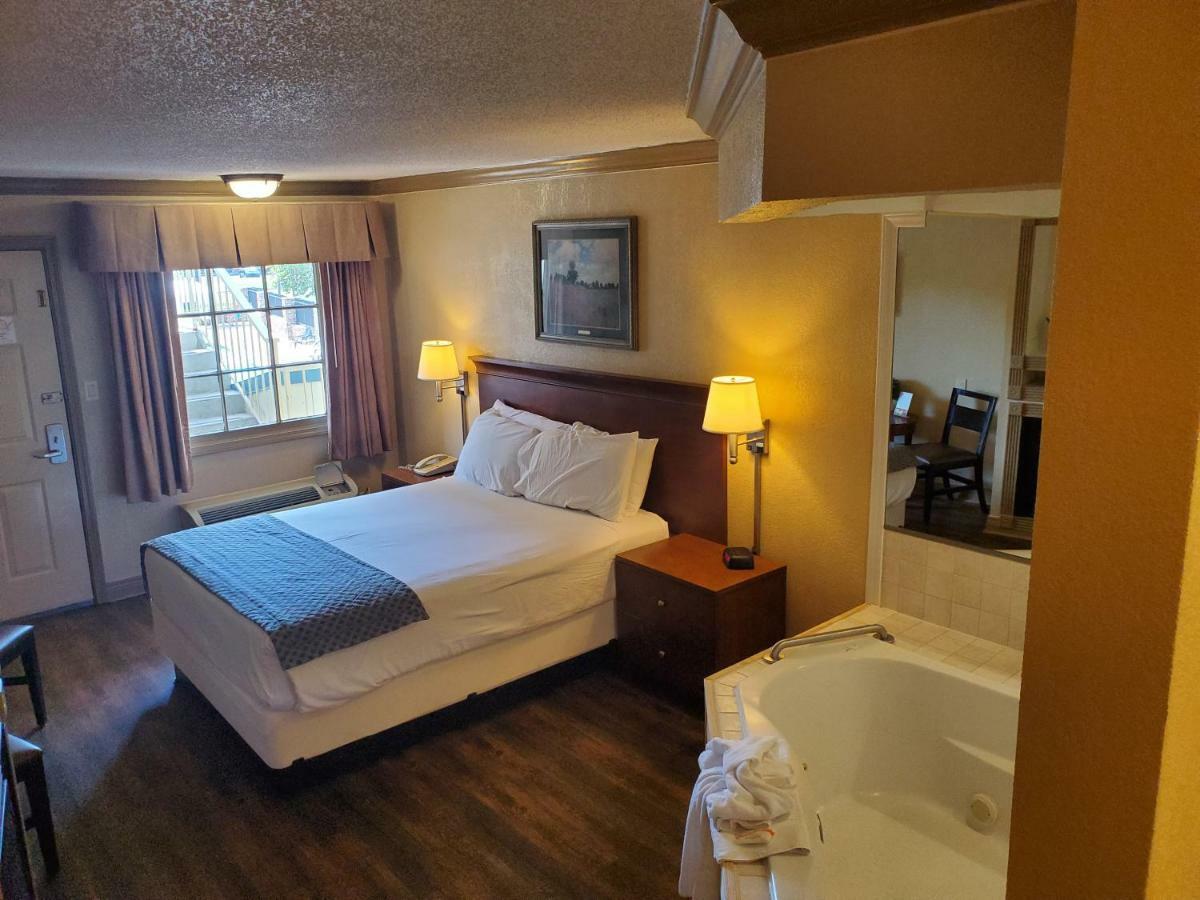 Colonial House Motel Pigeon Forge Ngoại thất bức ảnh